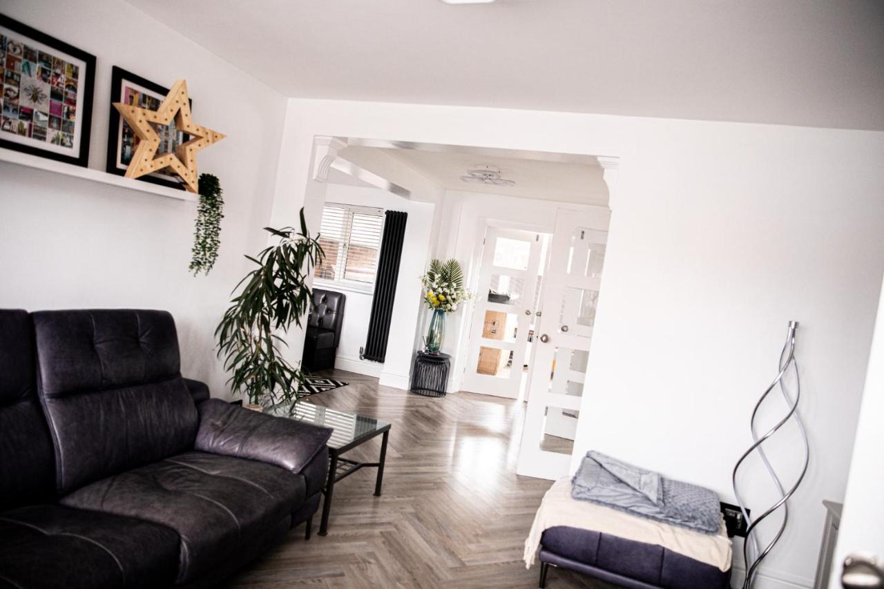 Inviting 3-Bed House In Манчестер Экстерьер фото